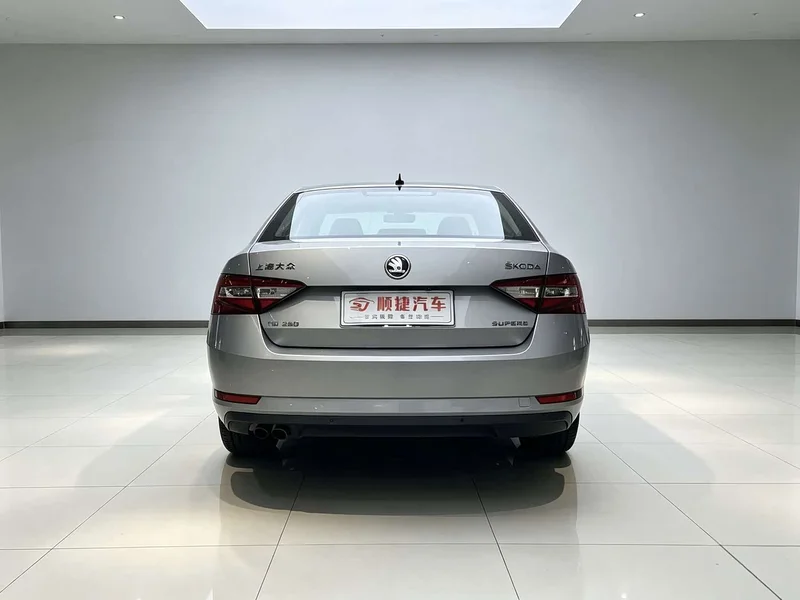 Skoda Superb — фото 11