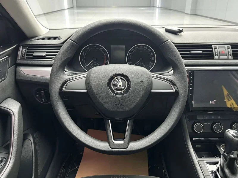Skoda Superb — фото 13