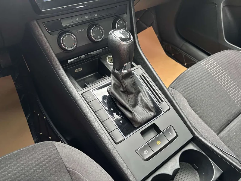 Skoda Superb — фото 17