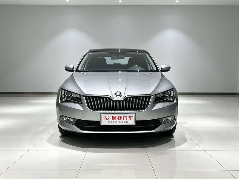 Skoda Superb — фото 2