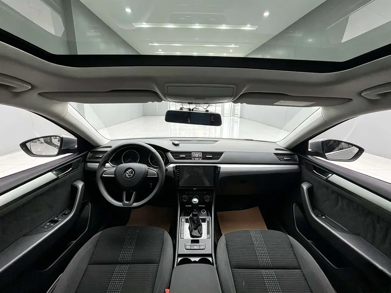 Skoda Superb — фото 8