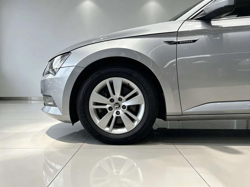 Skoda Superb — фото 9
