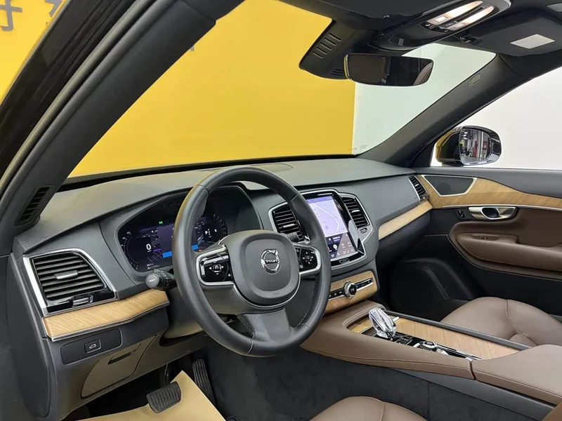 Volvo XC90 — фото 26