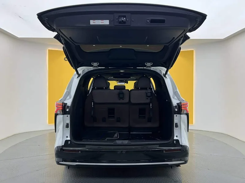 Toyota Sienna — фото 13