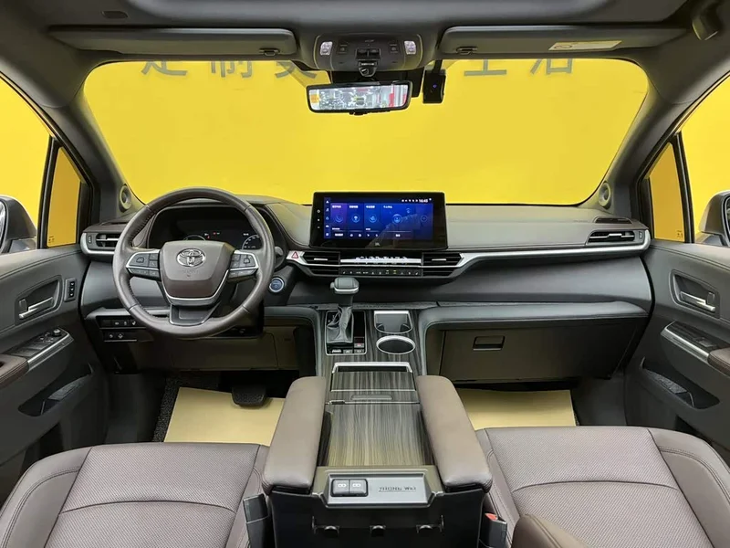 Toyota Sienna — фото 16