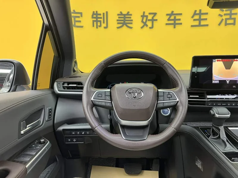 Toyota Sienna — фото 17