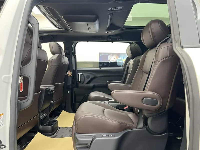 Toyota Sienna — фото 22