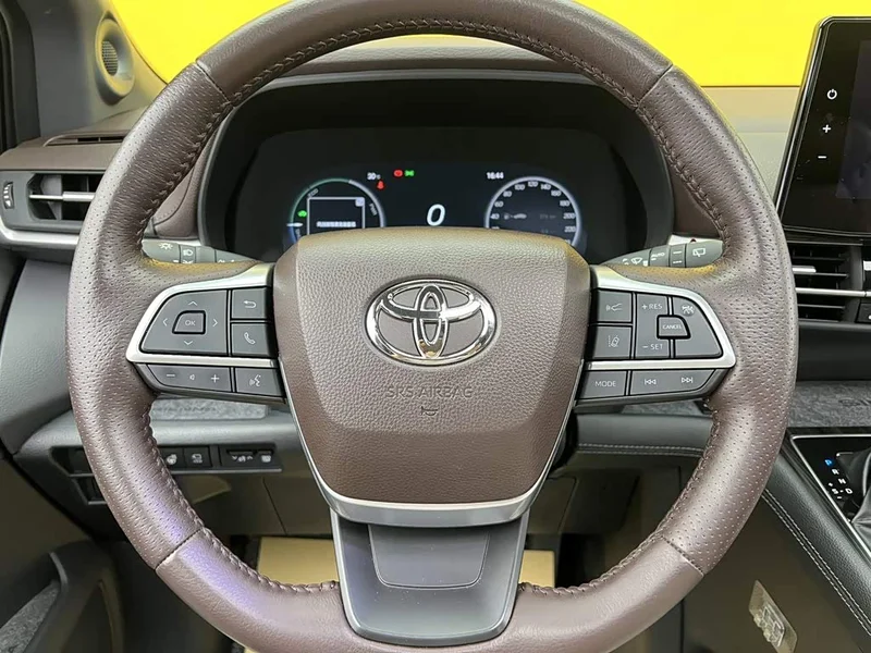 Toyota Sienna — фото 33
