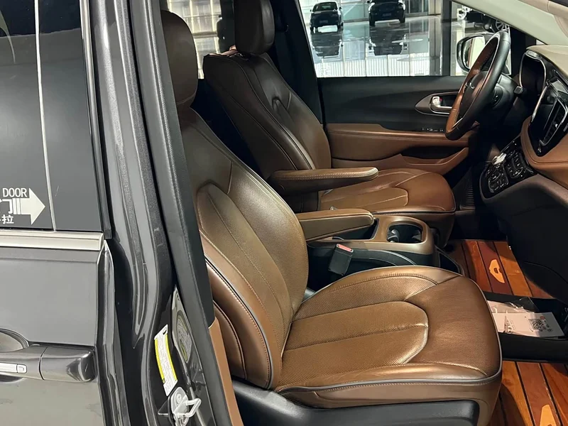 Jeep Grand Voyager Imported — фото 17
