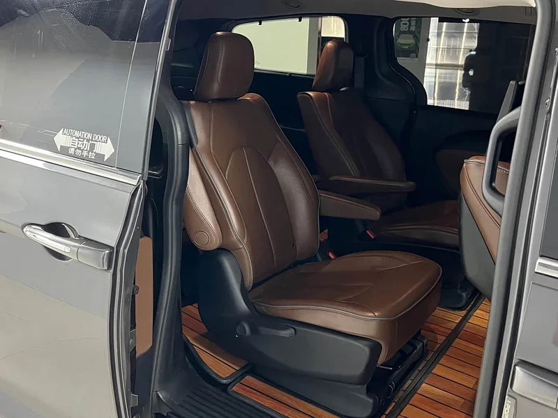 Jeep Grand Voyager Imported — фото 20