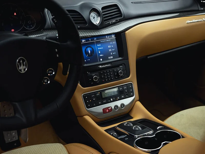 Maserati GranTurismo — фото 13