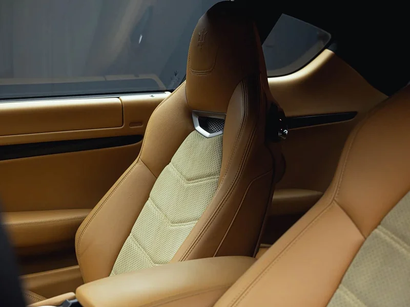 Maserati GranTurismo — фото 15