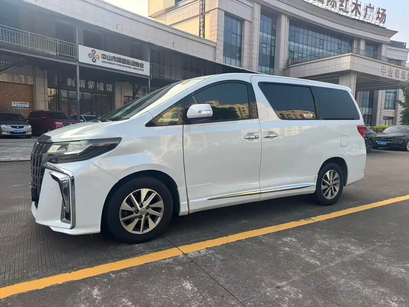 Toyota Alphard — фото 2
