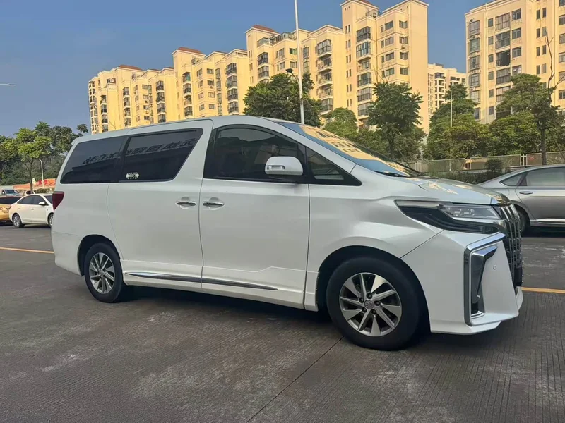 Toyota Alphard — фото 3