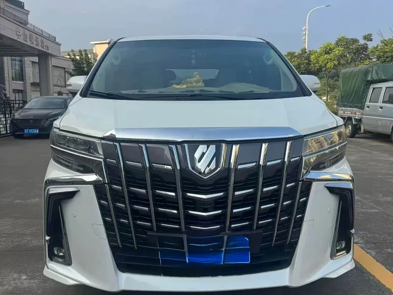 Toyota Alphard — фото 4