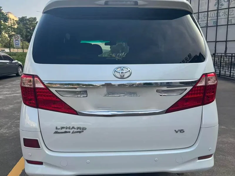 Toyota Alphard — фото 5