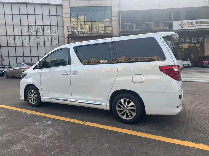 Toyota Alphard — фото 6