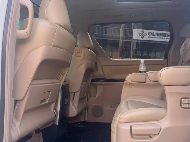 Toyota Alphard — фото 8