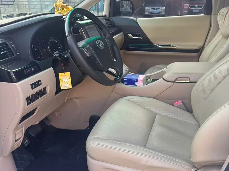 Toyota Alphard — фото 10
