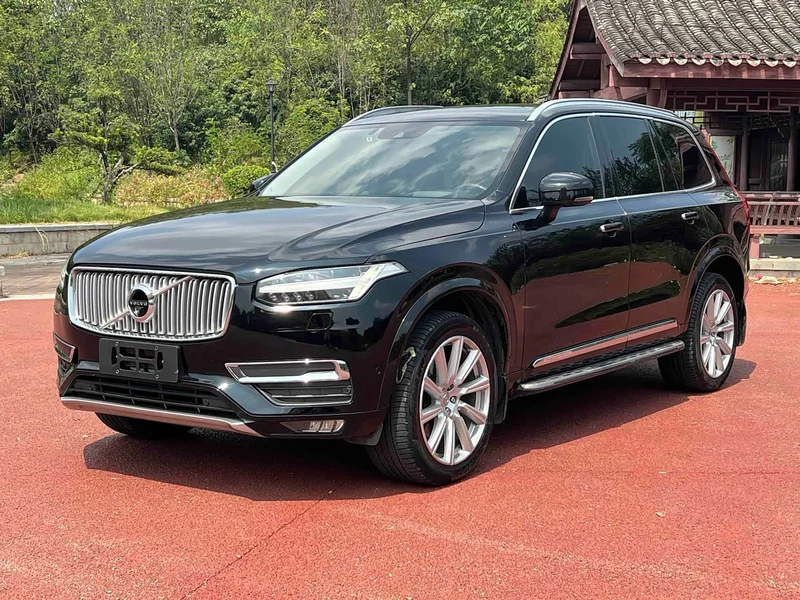 Volvo XC90 — фото 1