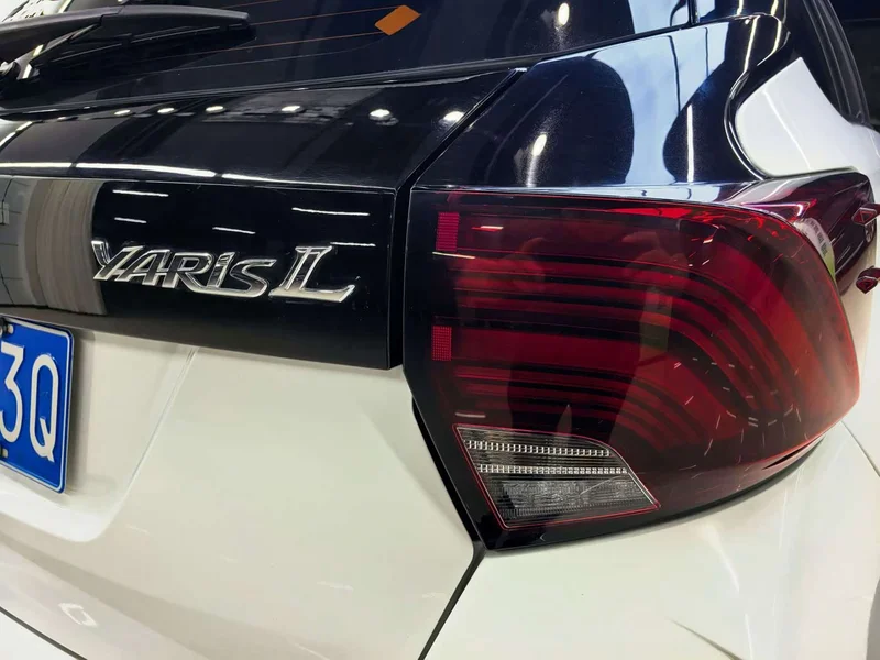 Toyota Yaris L — фото 11