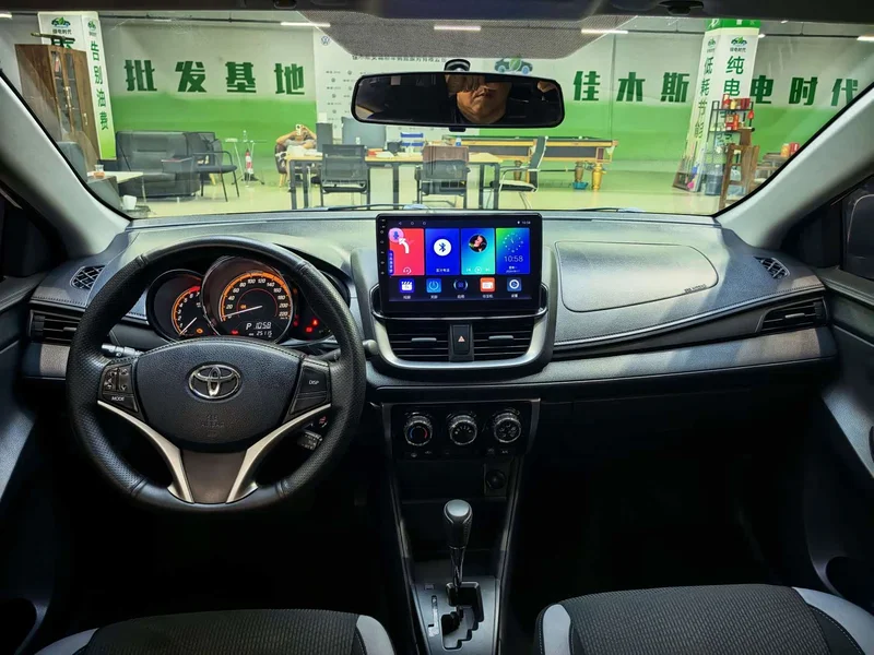 Toyota Yaris L — фото 13