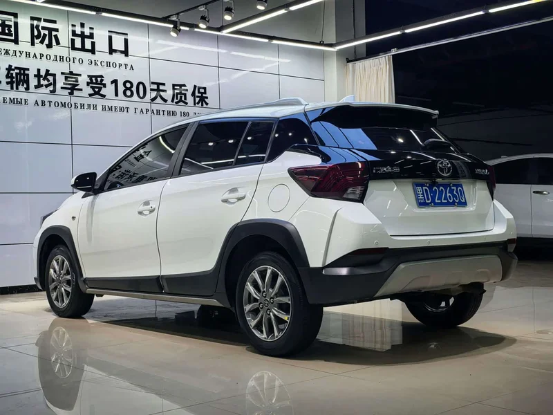 Toyota Yaris L — фото 7