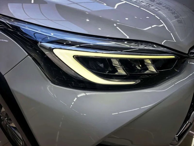 Toyota Yaris L — фото 10