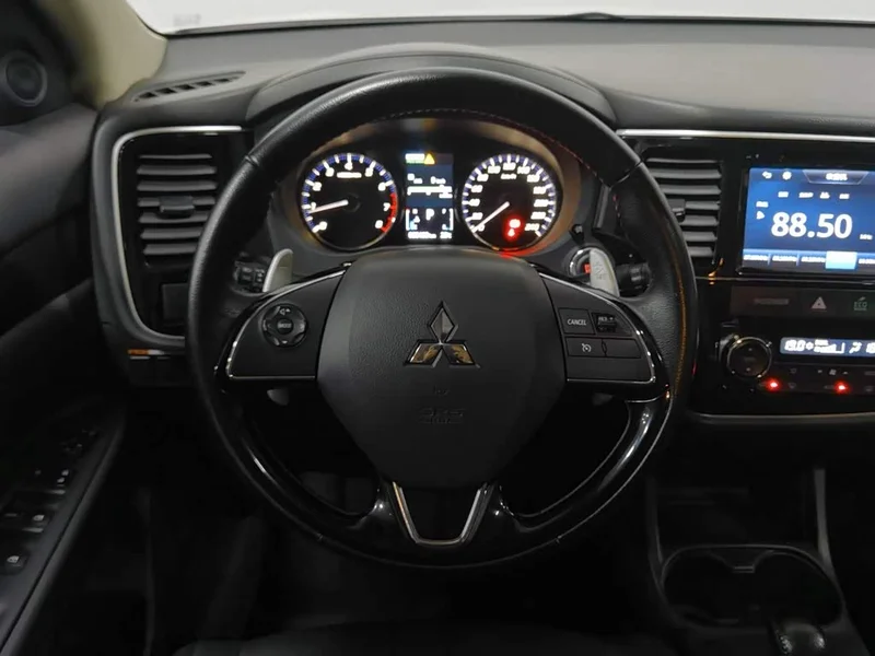 Mitsubishi Outlander — фото 11