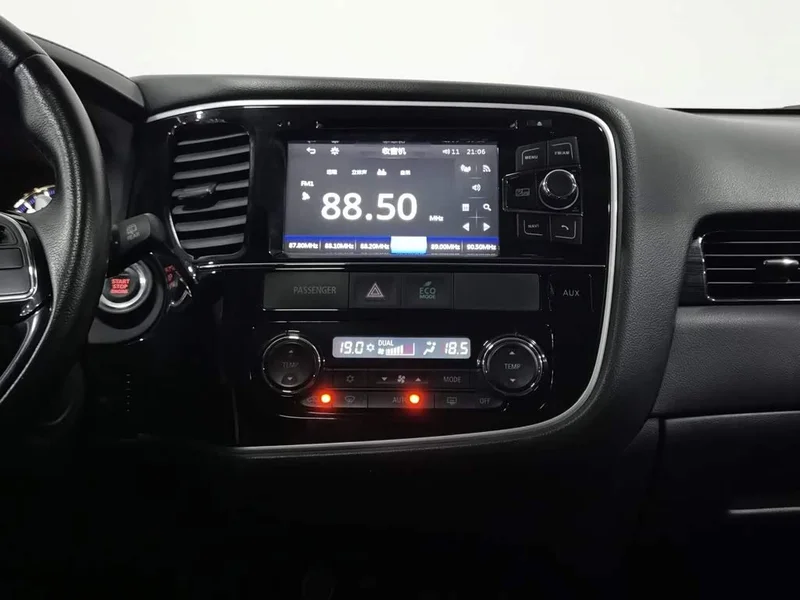 Mitsubishi Outlander — фото 12