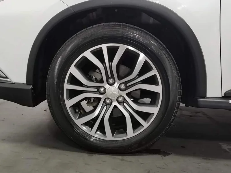 Mitsubishi Outlander — фото 17