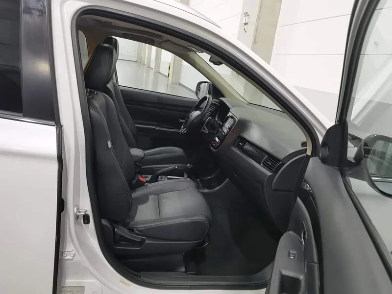 Mitsubishi Outlander — фото 23