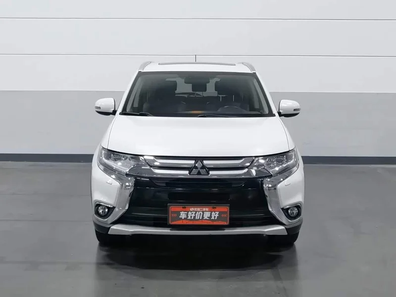 Mitsubishi Outlander — фото 3
