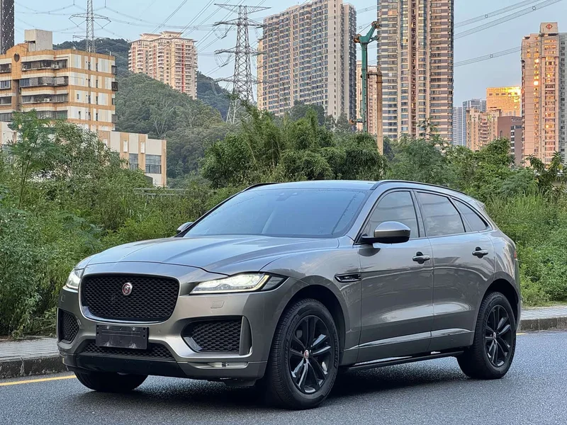 Jaguar F-PACE — фото 1