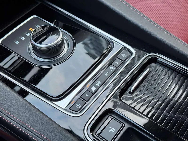 Jaguar F-PACE — фото 11