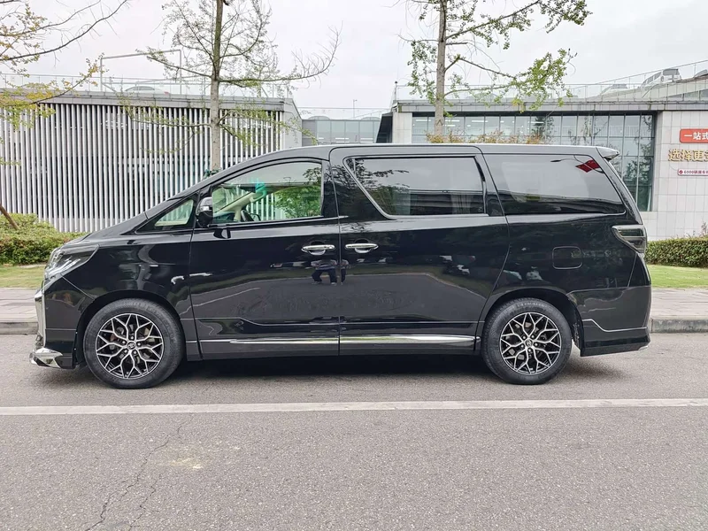 Toyota Alphard — фото 3