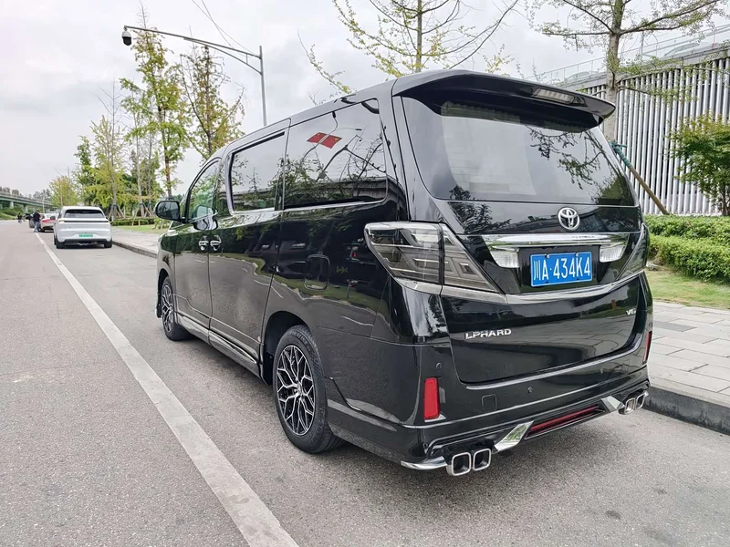 Toyota Alphard — фото 5
