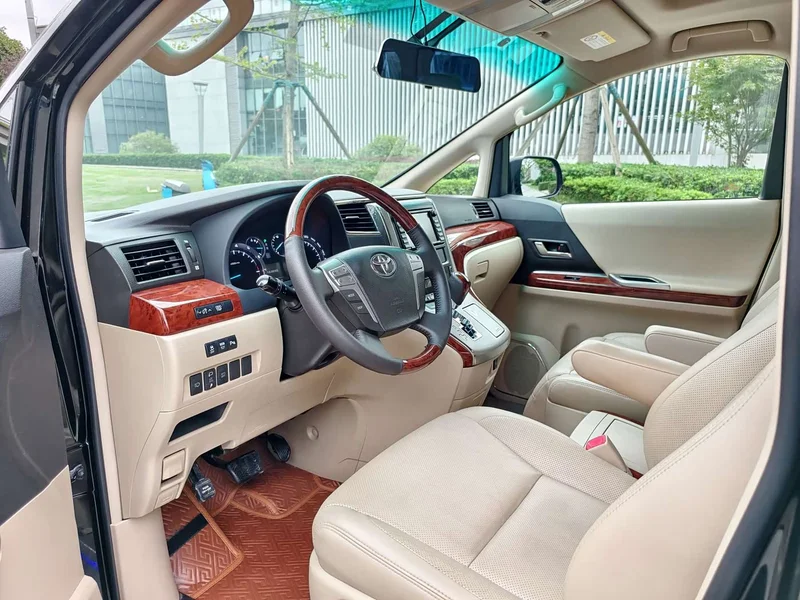 Toyota Alphard — фото 6