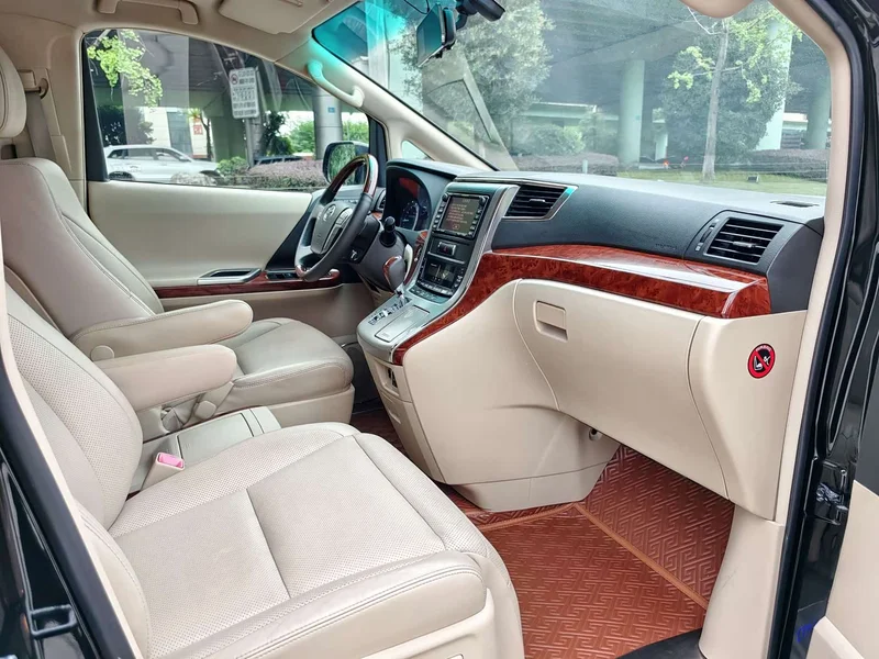 Toyota Alphard — фото 7