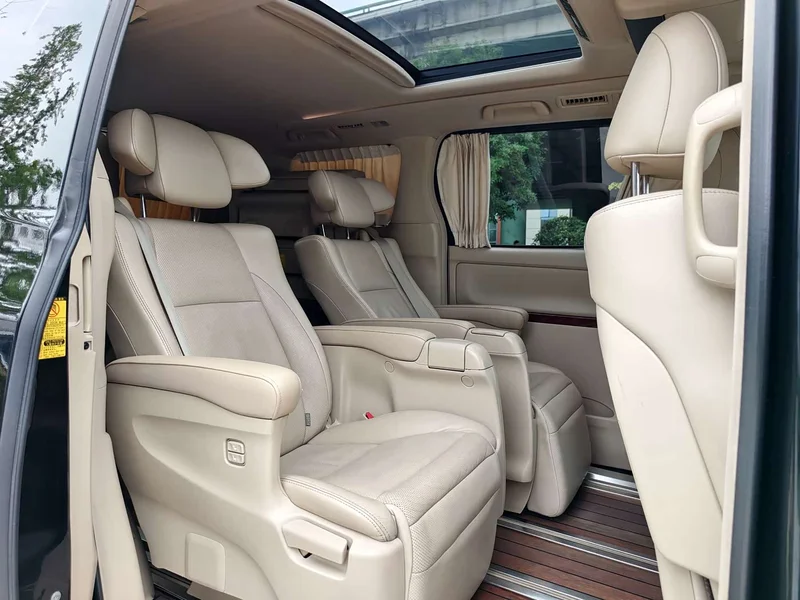 Toyota Alphard — фото 8