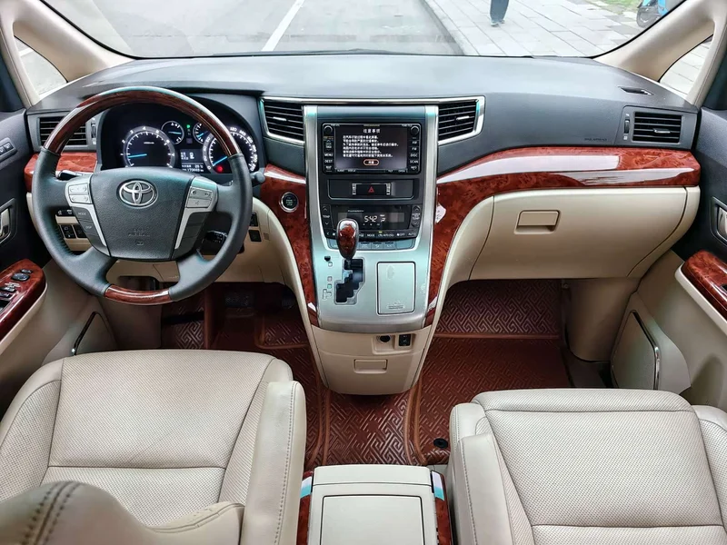 Toyota Alphard — фото 9