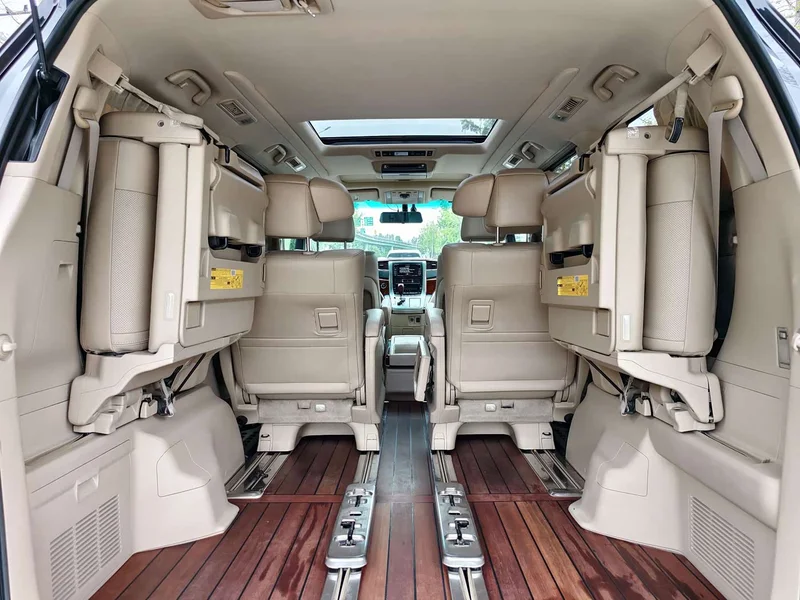Toyota Alphard — фото 10
