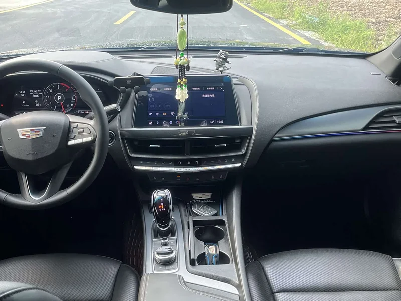 Cadillac CT5 — фото 7