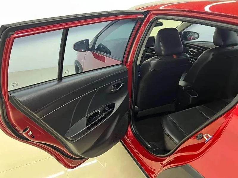 Toyota Yaris L — фото 11