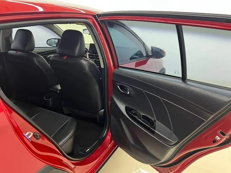 Toyota Yaris L — фото 12