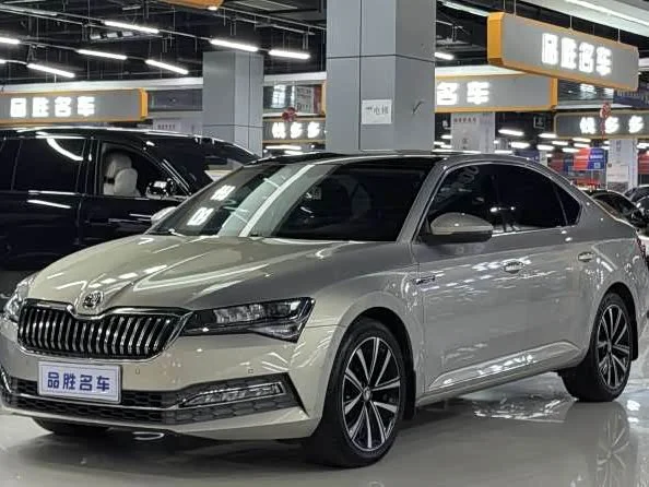 Skoda Superb — фото 1
