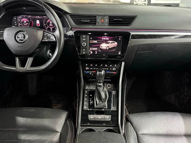 Skoda Superb — фото 11