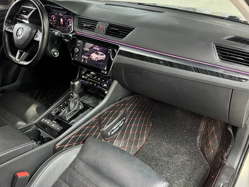 Skoda Superb — фото 17