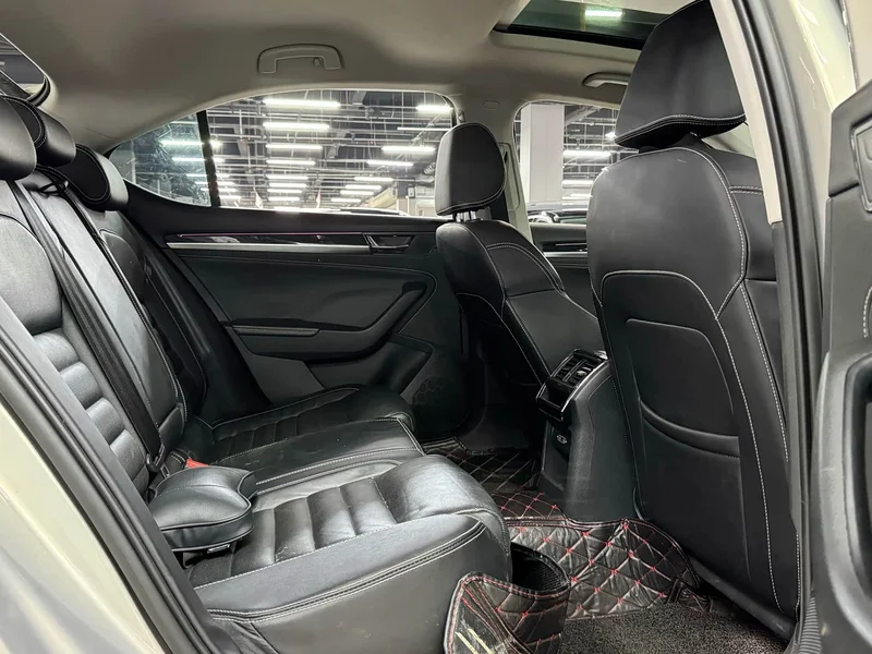Skoda Superb — фото 19