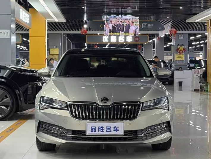 Skoda Superb — фото 2
